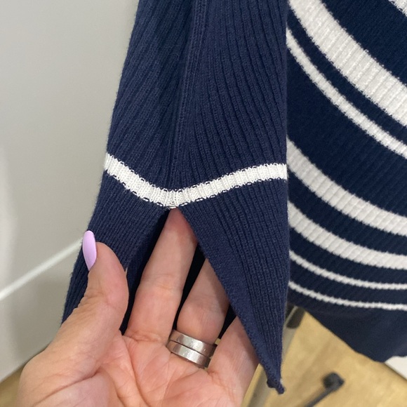 NWT Chico’s Travelers Asymmetrical-Hem Tunic Sweater |Size 8. (Size 1 in Chicos) - Picture 7 of 13